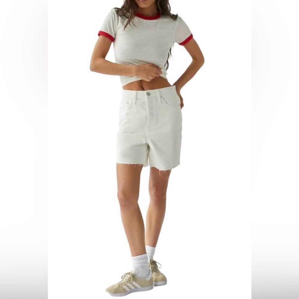 NEW!  BDG Urban Outfitters White 90’s Long Inseam High Rise Shorts Raw Hem Sz 32